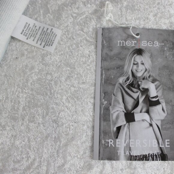 MERSEA Reversible Travel Wrap Shawl Sky Blue Cream Fringe One Size - Picture 6 of 7